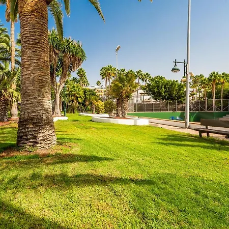 White Volcano Apartment, Free Access To The Fariones Sports Center Puerto del Carmen (Lanzarote)
